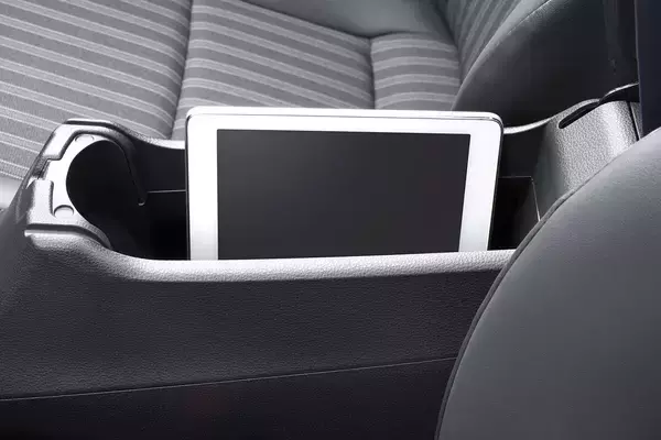 「サイズ・燃費・走りのトータルバランスでライバルを圧倒！　コンパクトハイブリッドカーのトヨタ・アクアが売れているワケ」の画像