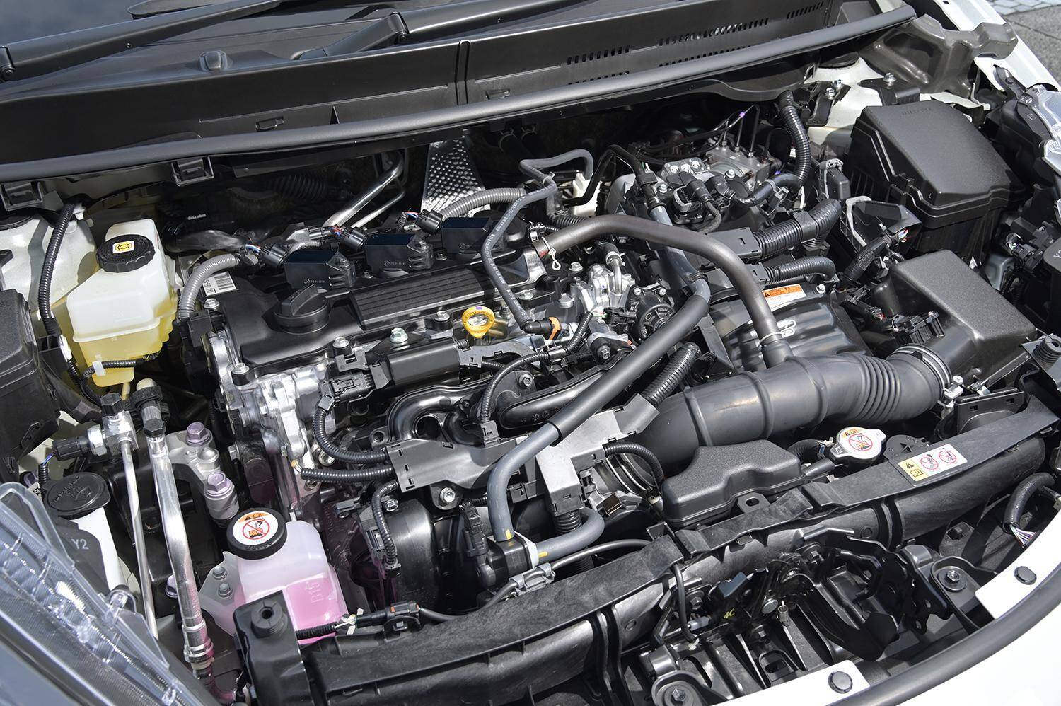 サイズ・燃費・走りのトータルバランスでライバルを圧倒！　コンパクトハイブリッドカーのトヨタ・アクアが売れているワケ