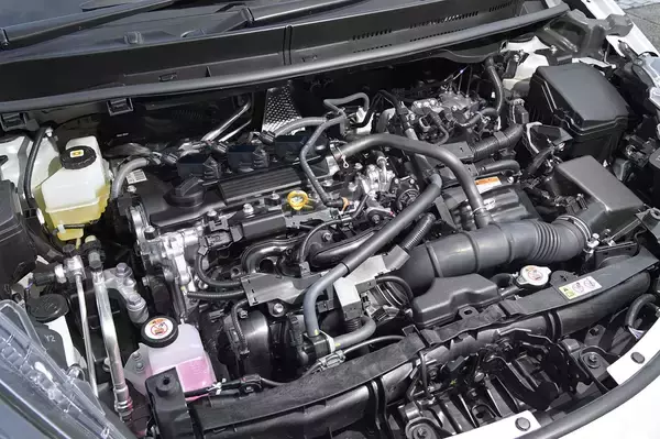 「サイズ・燃費・走りのトータルバランスでライバルを圧倒！　コンパクトハイブリッドカーのトヨタ・アクアが売れているワケ」の画像