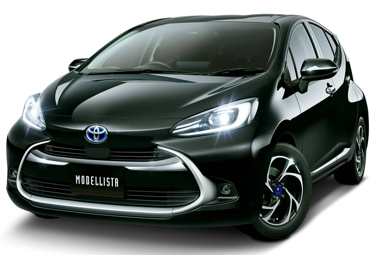 サイズ・燃費・走りのトータルバランスでライバルを圧倒！　コンパクトハイブリッドカーのトヨタ・アクアが売れているワケ