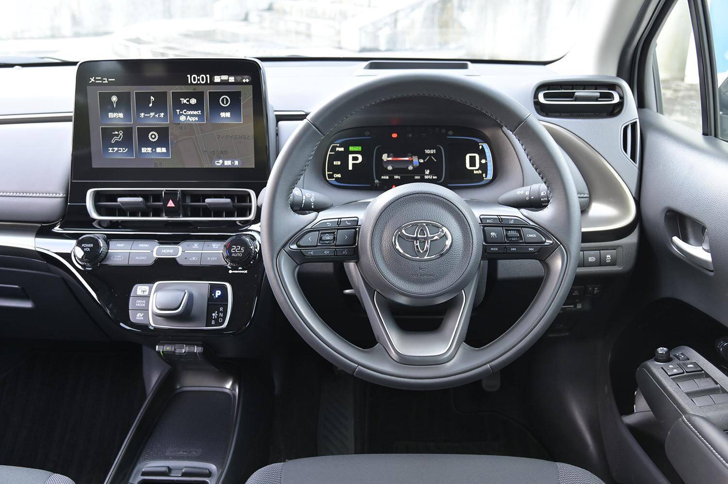 サイズ・燃費・走りのトータルバランスでライバルを圧倒！　コンパクトハイブリッドカーのトヨタ・アクアが売れているワケ