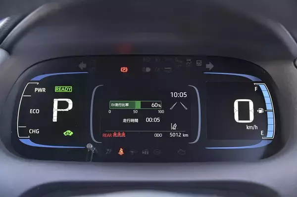 「サイズ・燃費・走りのトータルバランスでライバルを圧倒！　コンパクトハイブリッドカーのトヨタ・アクアが売れているワケ」の画像