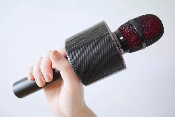 「走り命の昭和のエンスーには衝撃！　「カラオケ」「仕事場」「コンシェルジュ」などイマドキのクルマの使い方５つ」の画像