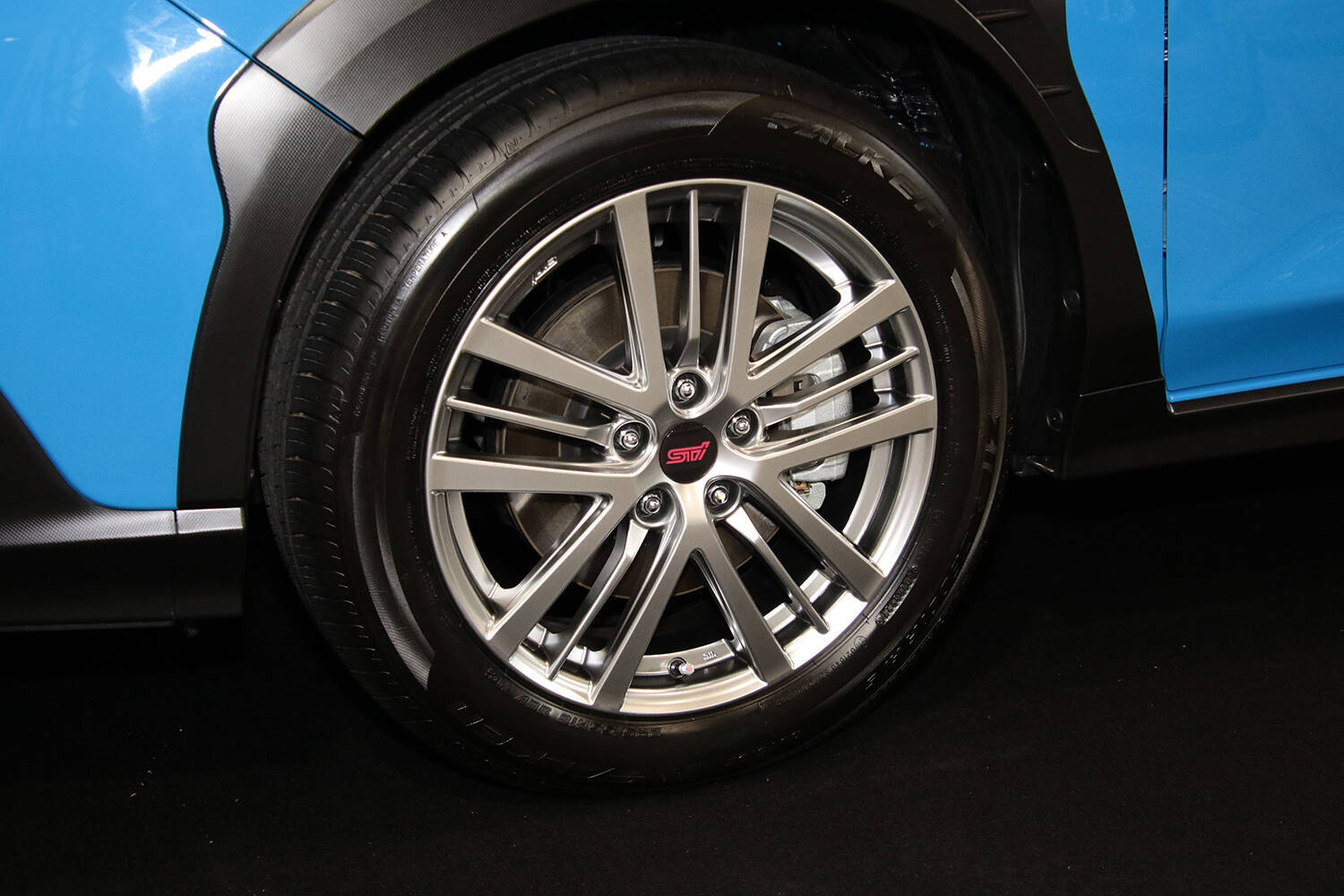 STIがイジるとSUVもここまでスポーティに！　初公開の「クロストレックSTIパフォーマンス」の中身を開発担当に直撃した