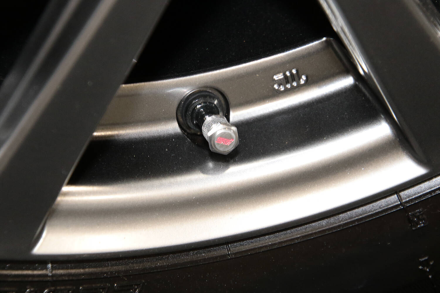 STIがイジるとSUVもここまでスポーティに！　初公開の「クロストレックSTIパフォーマンス」の中身を開発担当に直撃した