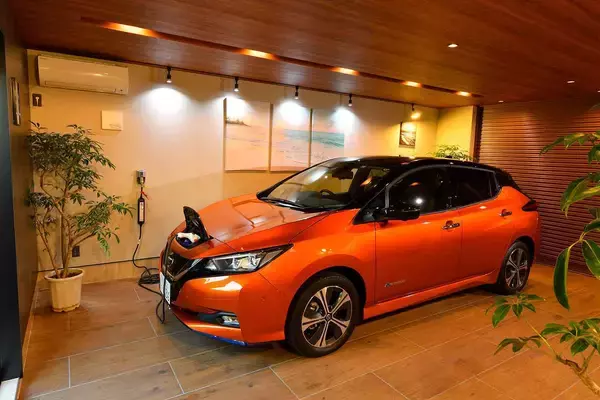 「ハイスペックな90kWの急速充電器に繋いだのに……充電が遅い？　じつは車両側で受け入れないEVが存在するワケ」の画像