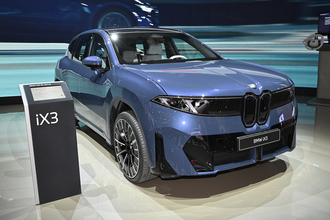 スーパーブレイン搭載の「iX3」！　すべてが新しいBMWは2026年に日本上陸!!　【ジャパンモビリティショー2025】