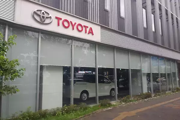 「販売はもちろんメンテ作業への不安！　週休３日も検討されはじめた新車ディーラーの人材不足問題」の画像