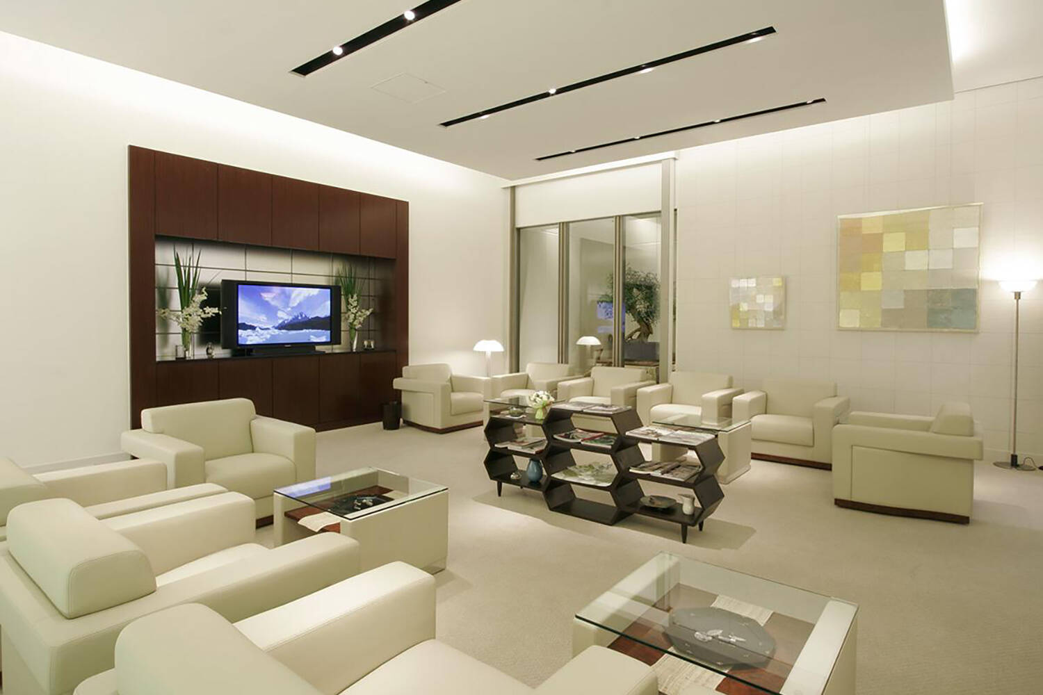 販売はもちろんメンテ作業への不安！　週休３日も検討されはじめた新車ディーラーの人材不足問題