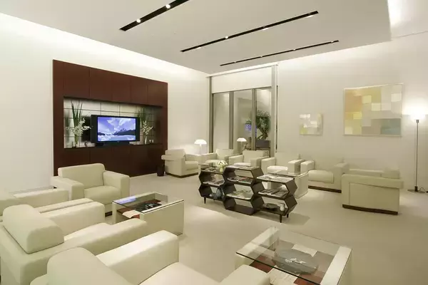 「販売はもちろんメンテ作業への不安！　週休３日も検討されはじめた新車ディーラーの人材不足問題」の画像