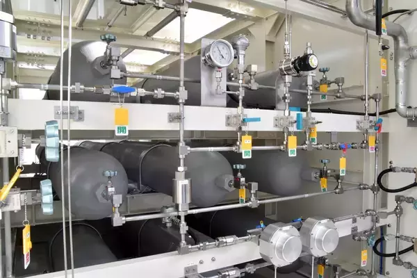 「トヨタのFCV継続は素晴らしい！　それでも「水素燃料電池」の世界が訪れる気配が見えない理由」の画像