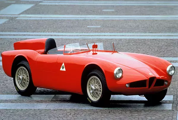 「ズボラ派は購入厳禁！　買ったあとが地獄の「洗車」が凄まじく面倒くさいクルマとは」の画像