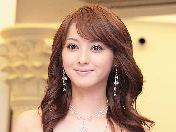 佐々木希 離婚出直し ニオわせ 突然のベリーショートヘア写真に憶測 21年5月21日 エキサイトニュース