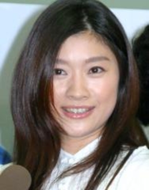 篠原涼子 トリンプ新cmで魅せた ふっくらバスト 撮影の舞台裏はぷるるんだった 16年6月25日 エキサイトニュース