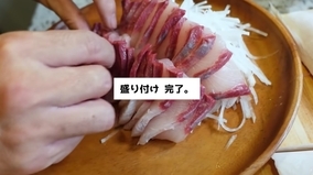 宮川大輔、自分で捌いた魚で漬け丼作り！あまりの美味しさに思わず歌う