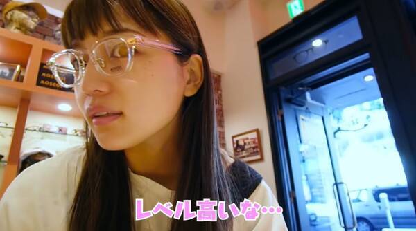 川口春奈 お気に入りのメガネ店での買い物風景を公開 久々に来れて大満足 21年10月4日 エキサイトニュース