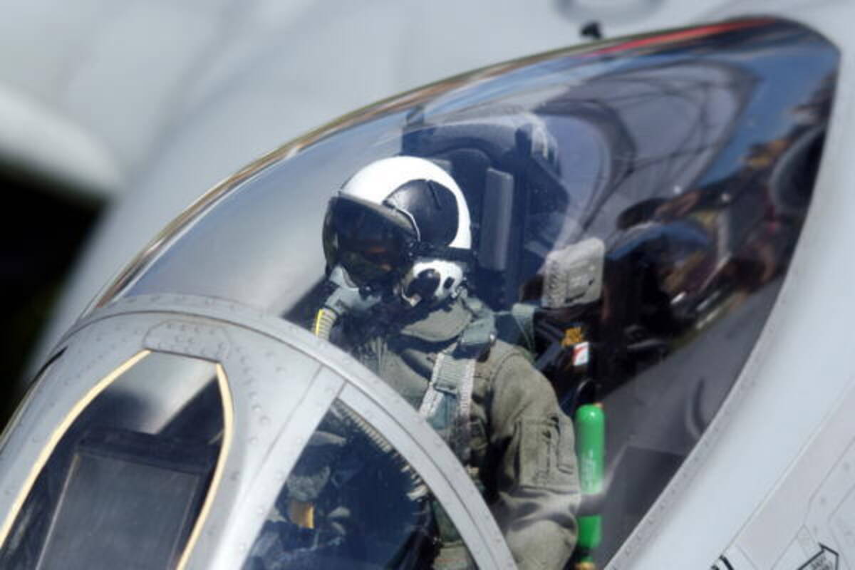 中国女性戦闘機パイロットが事故で殉職 美人トップガンの死に追悼続々 16年11月17日 エキサイトニュース