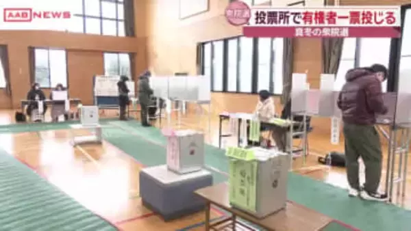 衆院選投票日　秋田県内各地の投票所でも有権者一票投じる
