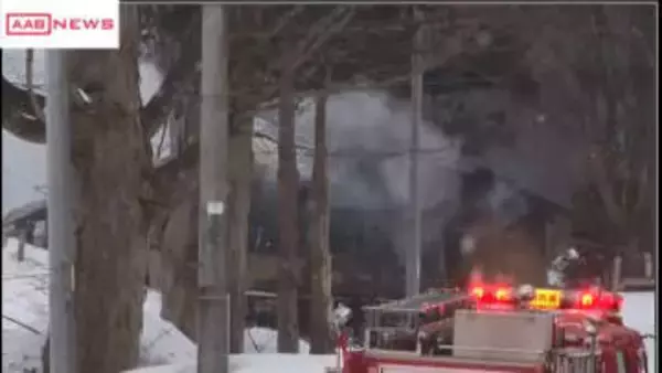 住宅１軒全焼し焼け跡から１人の遺体　秋田・大館市　火元に住む３０代男性と連絡が取れず