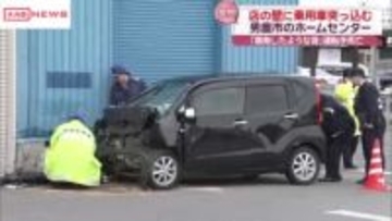 防犯カメラに…ホームセンターの壁に車が衝突　８７歳男性が死亡　客にけが人なし　秋田・男鹿市
