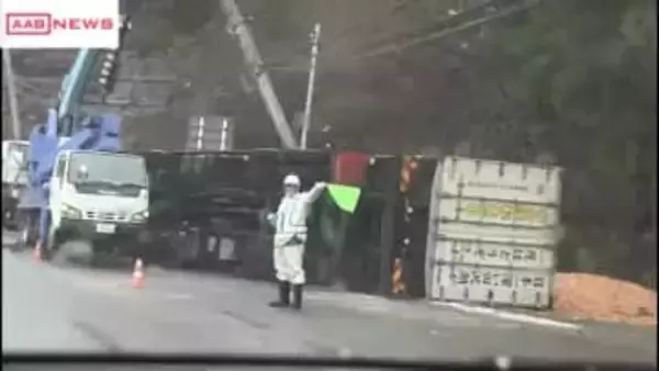 死亡したのは秋田・仙北市の４２歳女性　１５日由利本荘市の大型トラック横転事故