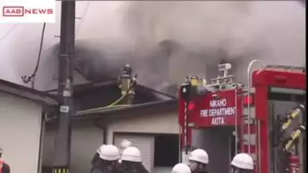 【続報】自宅に火をつけた疑いで４４歳長男を逮捕　秋田・にかほ市で２人の遺体が見つかった住宅火災