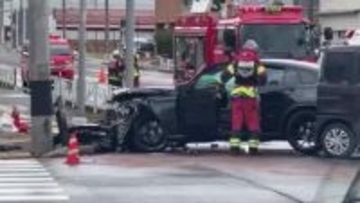 ４０代の男性が骨盤を折る大けが　湯沢市の国道で車同士の事故