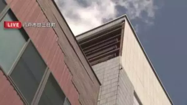 ビルの外壁の一部落下　八戸市から中継