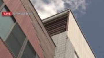 ビルの外壁の一部落下　八戸市から中継