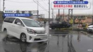 青森中央IC前交差点で乗用車同士が衝突