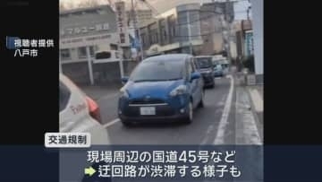 NTTの鉄塔損傷で避難指示　通勤時間帯には迂回路で渋滞も／八戸市