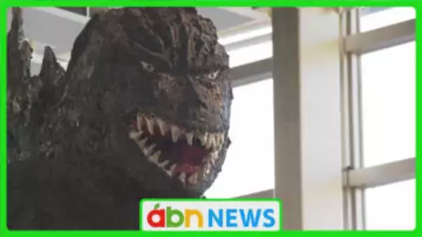 新たな『がく』驚がくに? 松本駅に高さ3.5m『巨大ゴジラ』 出身の山崎貴監督アカデミー賞受賞を受けて地元の有志製作【長野・松本市】