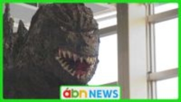 新たな『がく』驚がくに? 松本駅に高さ3.5m『巨大ゴジラ』 出身の山崎貴監督アカデミー賞受賞を受けて地元の有志製作【長野・松本市】