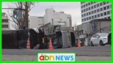 県庁から約300m 長野市の中心市街地で…車2台が衝突し横転 けが人無し【長野市】