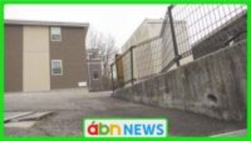 「大きな音が…」アパート駐車場で車の下敷きに　買い物帰りの男性が意識不明の重体　傾斜のある駐車場で【長野・諏訪市】