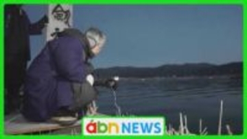 冷え込み続く諏訪湖の湖面に広がる薄氷「セミの羽」　御神渡り観測に地元関係者が期待【長野・諏訪市】