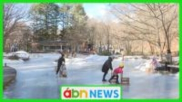 連日の厳しい冷え込みで氷厚15cmに！天然氷のスケートリンクが大盛況！家族連れが冬の自然を満喫【長野・軽井沢町】