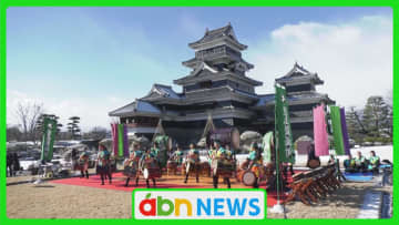 「雪が葉っぱの上に積もって素敵」松本城で本丸庭園を無料開放【長野】