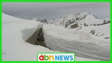 立山黒部アルペンルート全線開通！雪の大谷に国内外から歓声―高さ12メートルの雪壁が圧巻【富山・長野】