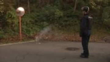 秋田県内の小中学校などで「爆竹花火」によるクマの追い払い開始　学校周辺での巡回も