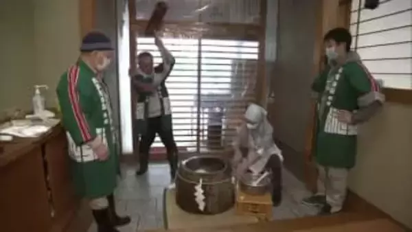 秋田市の神社で新年の準備進む　掛け声とともに力強く餅つき　鏡餅は元日の歳旦祭で供える