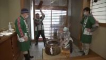 秋田市の神社で新年の準備進む　掛け声とともに力強く餅つき　鏡餅は元日の歳旦祭で供える