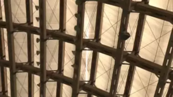 ハチ公ドームの屋根、雪害で損傷　「過去に経験なくびっくり」　復旧の見通し立たず　秋田・大館市