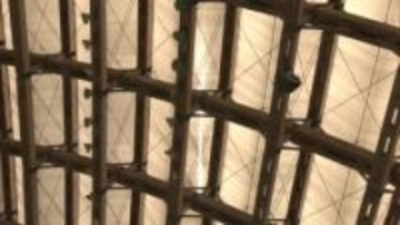 ハチ公ドームの屋根、雪害で損傷　「過去に経験なくびっくり」　復旧の見通し立たず　秋田・大館市