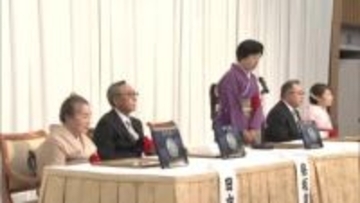 “秋田市文化団体連盟章”表彰式　市の芸術や文化活動の推進に貢献した5人が表彰