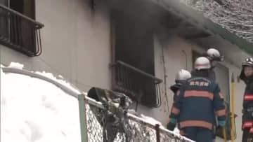 鹿角市の市営住宅で火事　全焼した部屋から1人の遺体見つかる　火元の68歳の女性と連絡取れず　秋田