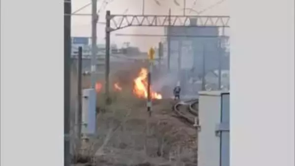 秋田市楢山の踏切近くで草が燃える火事　秋田新幹線が一時運転見合わせ