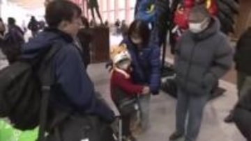 「おばあちゃんの家で雪遊びしたい」　帰省ラッシュがスタート　家族と久々の再会に笑顔　秋田