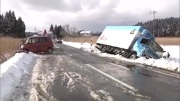 トラックと軽自動車が衝突　軽自動車運転の62歳男性が死亡　秋田・大仙市