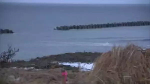 秋田県沿岸部に暴風と波浪警報　15日にかけて建物被害や交通障害に警戒を呼びかけ　秋田